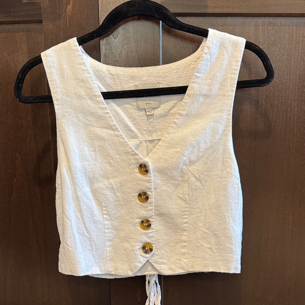 Love Tree White Sleeveless Button-Front Blouse